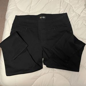 Lee PLUS  slim fit, skinny leg, mid rise, pull on, black jeans 18W Petite